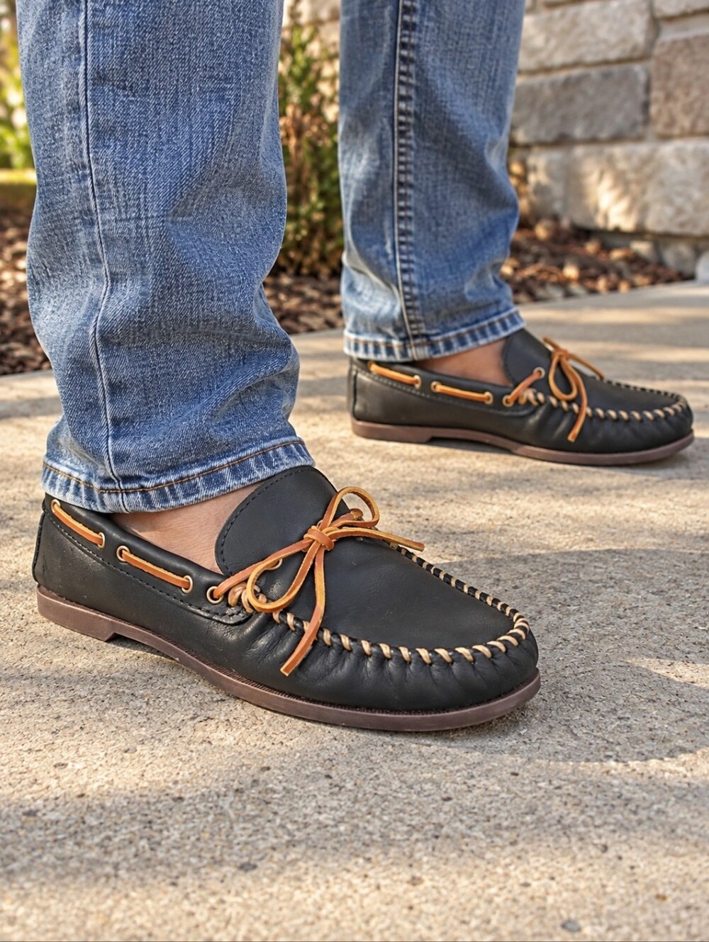 Minnetonka Men's Moccasin Size 8